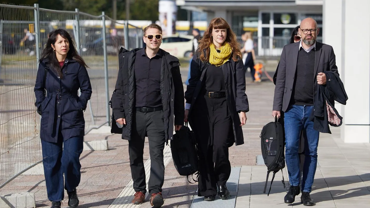Berlin-Verhandlungen: Interner Linken-Chat legt Wut über Antisemitismus-Papier offen — Zwist auch wegen pro-westlicher Einflüsse