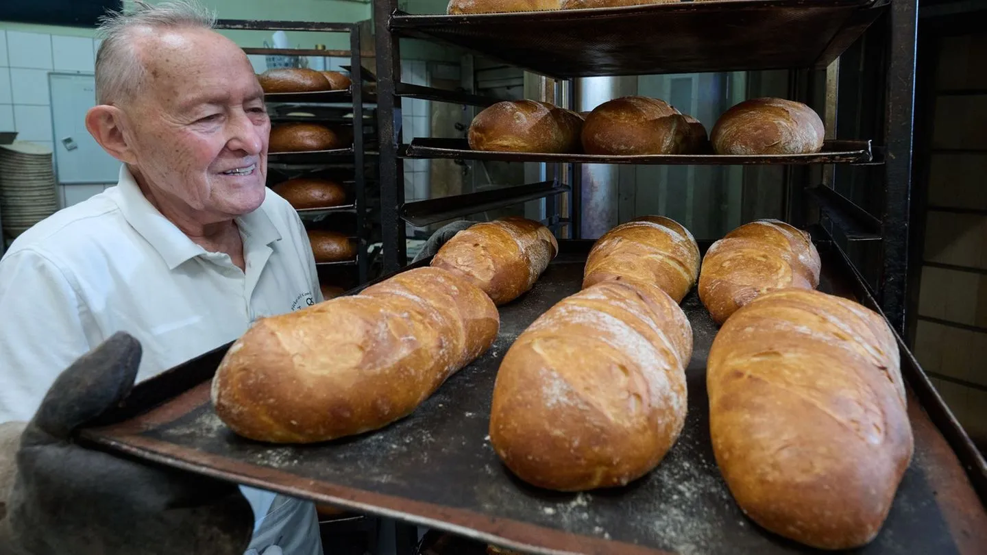 Handwerk: Seit 65 Jahren Meister – Gert Ebenrecht backt weiter