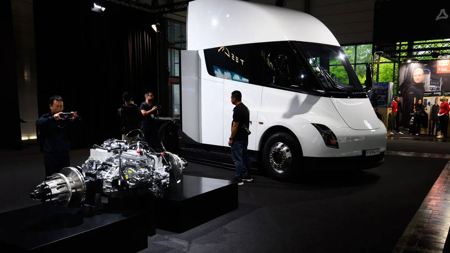 Nach Verzögerungen: Tesla will seinen Elektro-Lastwagen nun auch in Europa anbieten