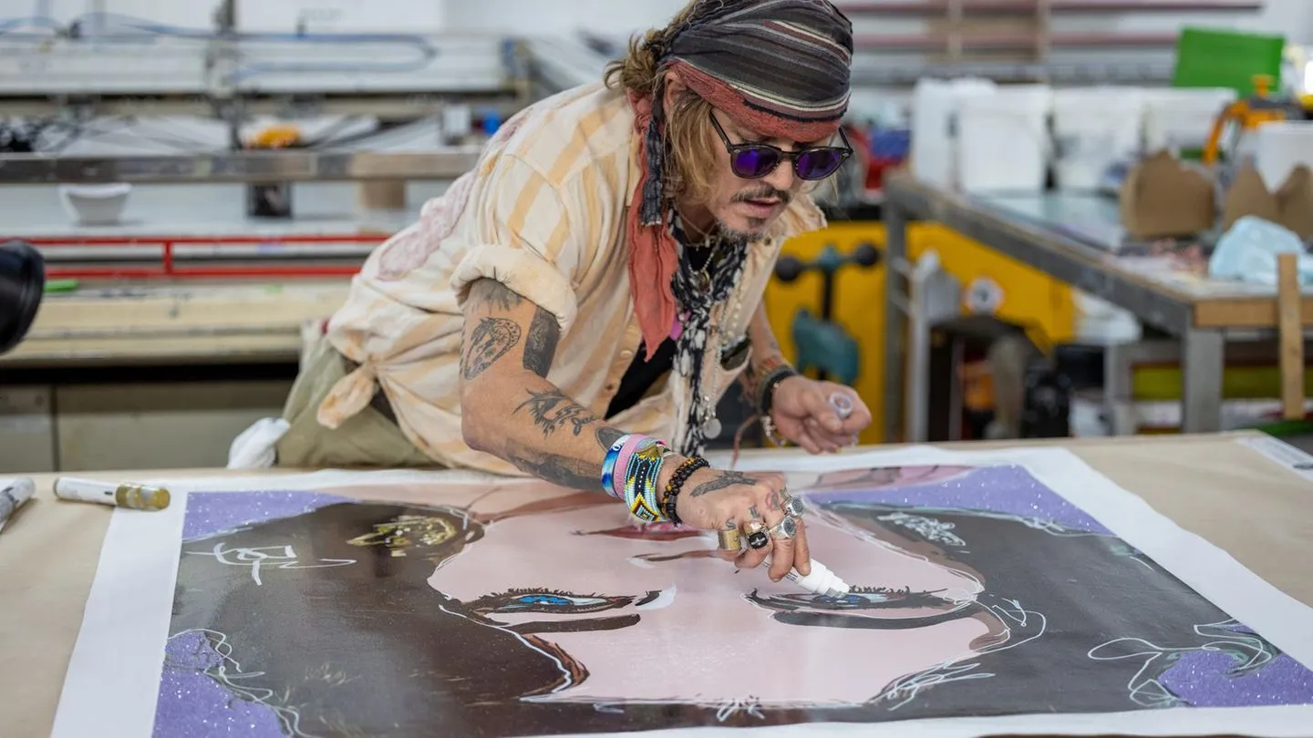 Comeback: Johnny Depp ist zurück – zeigt seine Kunst in einem deutschen Schloss