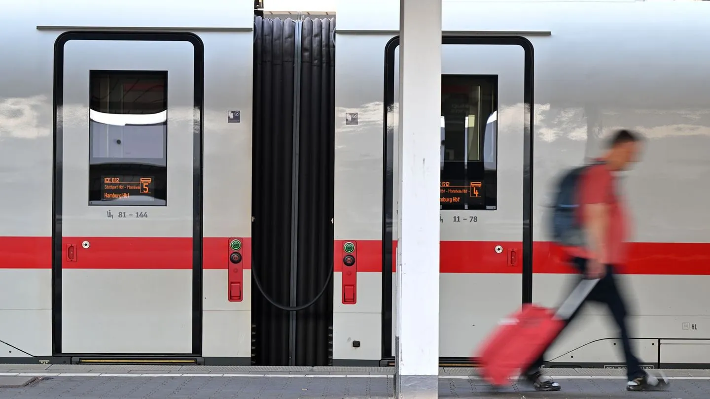 August-Änderungen: Bahnbonus, Ganztagsschule, Solarstrom – was Bürger jetzt wissen müssen