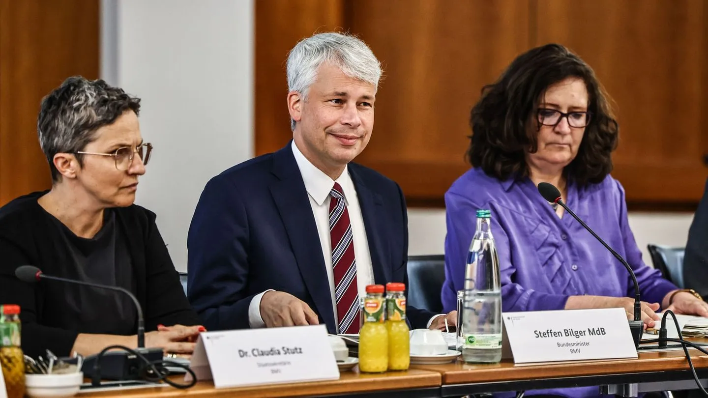 Spitzentreffen in Bonn: Bilger kündigt rasche Maßnahmen gegen Niedrigwasser an — vorsorglich und pragmatisch