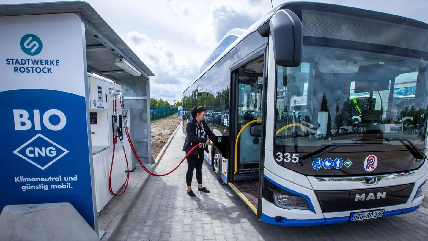 Weniger Geld für E-Busse: Gefahr für Umrüstung der Busflotten – Branche warnt