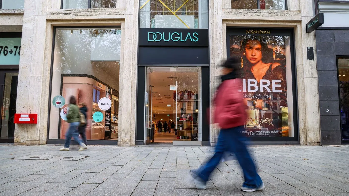Jugendproteste: Douglas schließt vorsorglich zwölf Filialen am Samstag