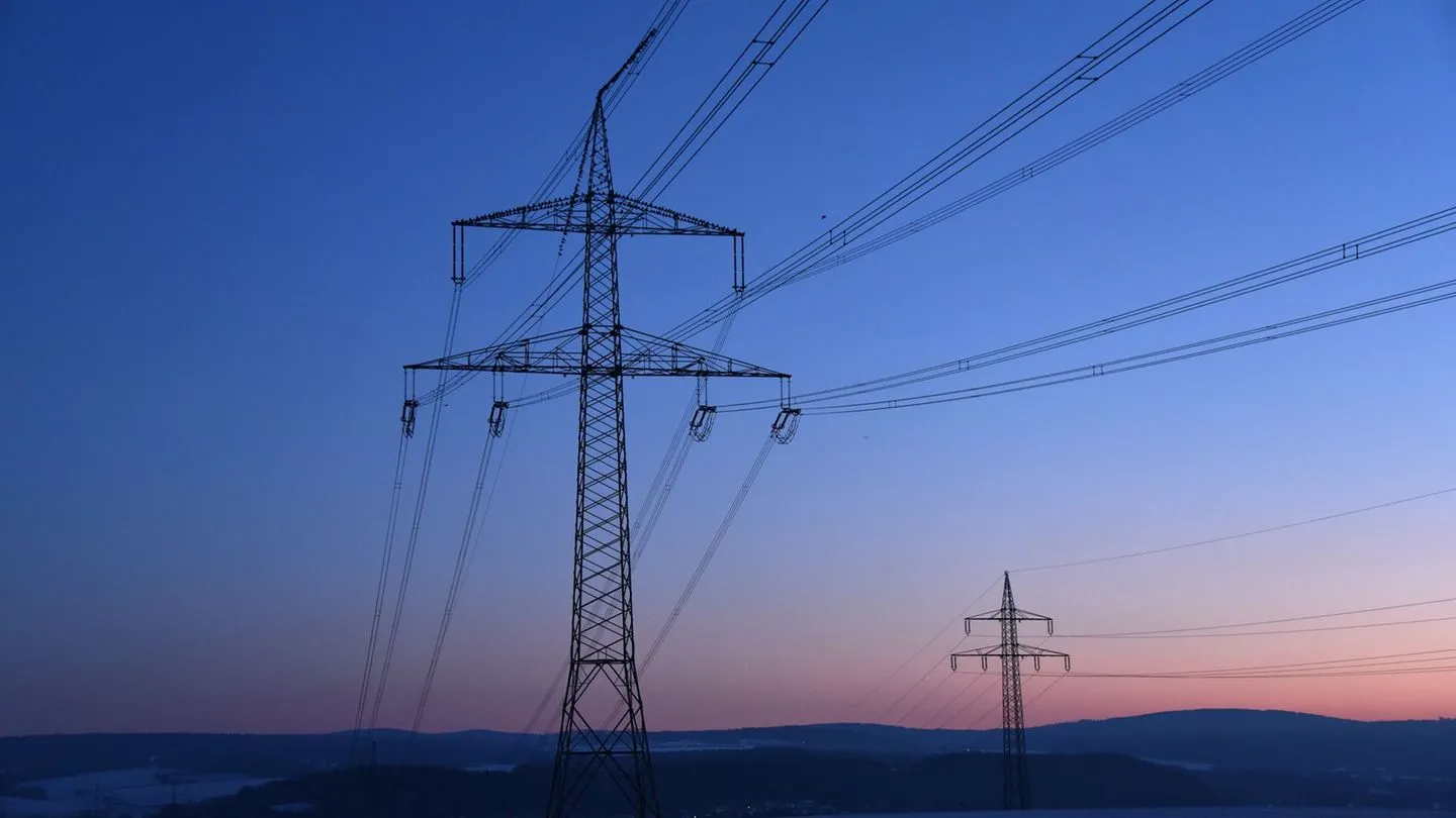 Strompreise 2027: Worauf Stromkunden bei sinkenden Netzentgelten vorbereitet sein sollten