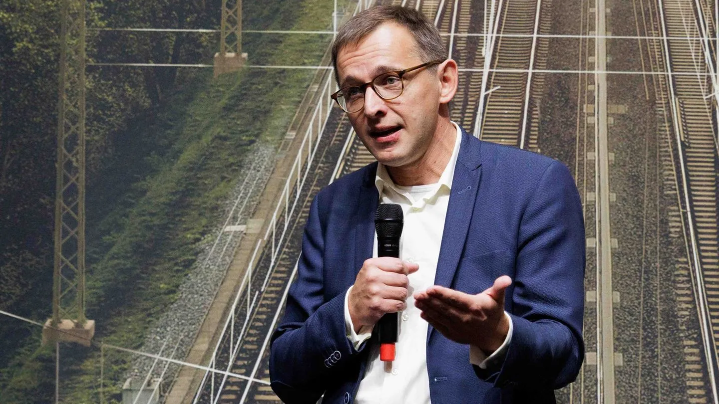 Schieneninfrastruktur: Bahn kündigt Wendepunkt 2029 an — bis dahin bleiben Verspätungen Alltag