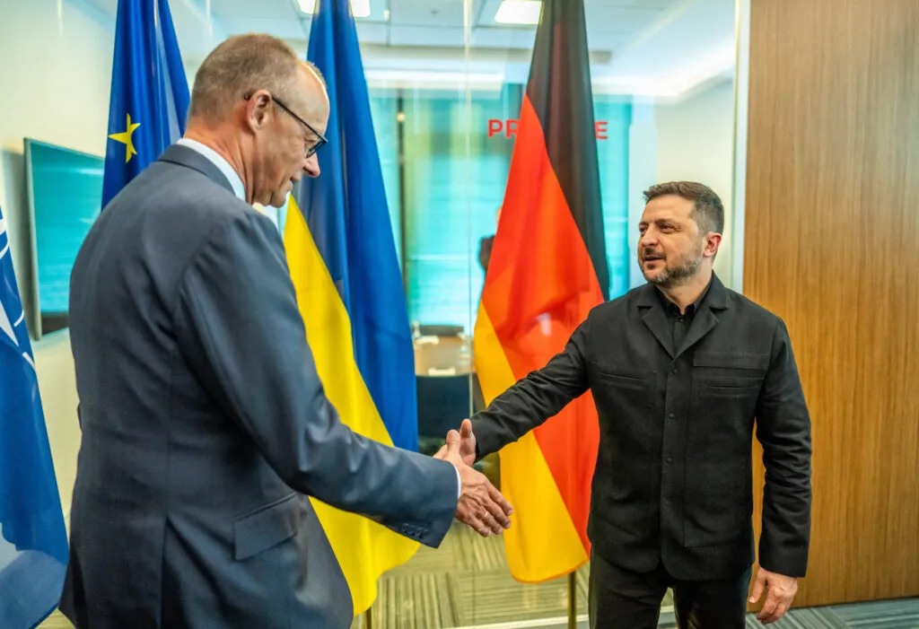 Merz besucht Kiew: Pragmatismus statt Schnellbeitritt — Schutz vor „schwierigstem“ Winter als Priorität