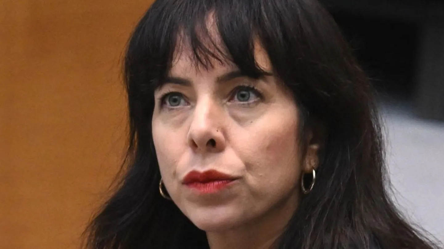Nach Medienwirbel: Linke-Politikerin Elif Eralp steht bei Parteitag unter Polizeischutz
