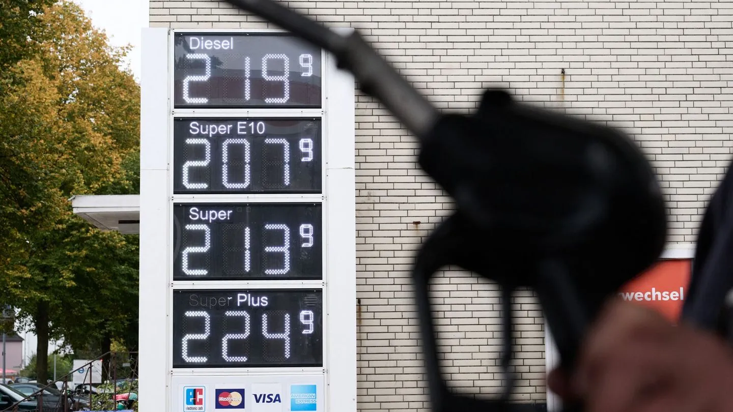 Tanken: Länder fordern schnellen Spritpreisdeckel zum 1. Januar — Schutz für Verbraucher, nicht für Konzerne