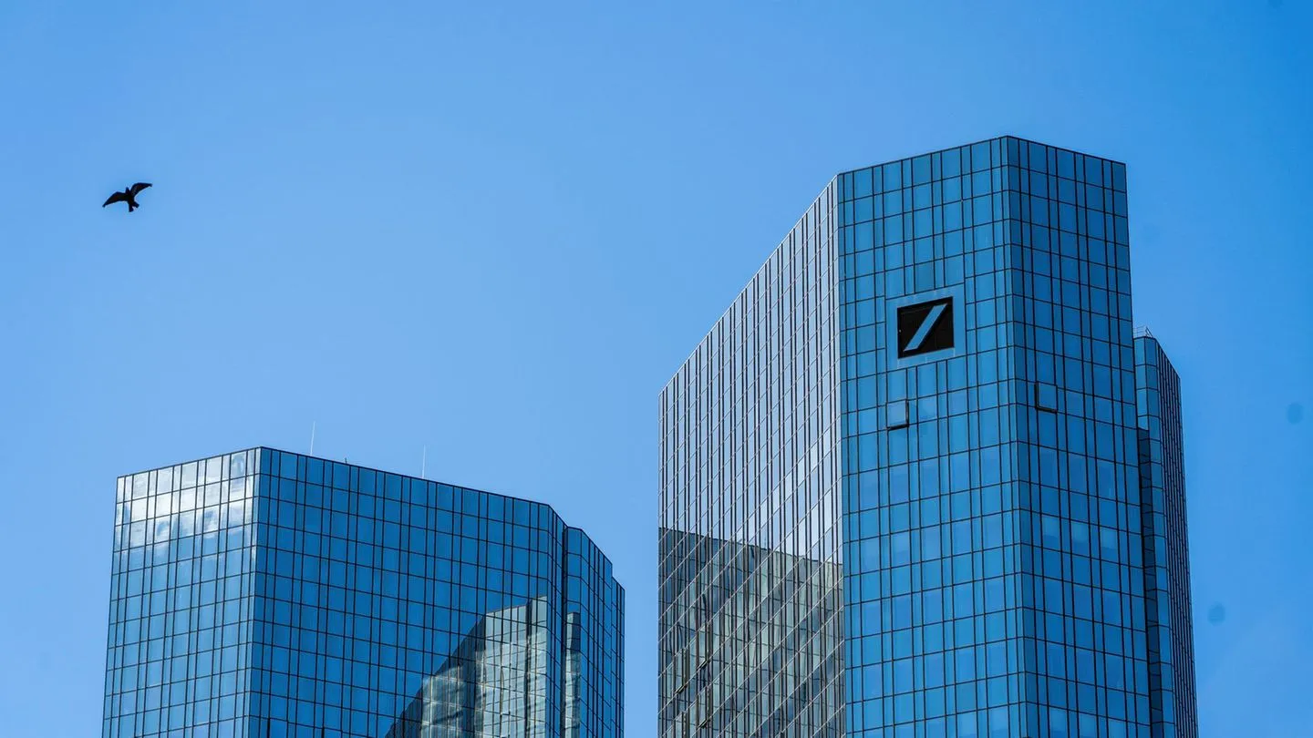 Zwischenbilanz: Deutsche Bank erzielt erneut Milliardenüberschuss im dritten Quartal