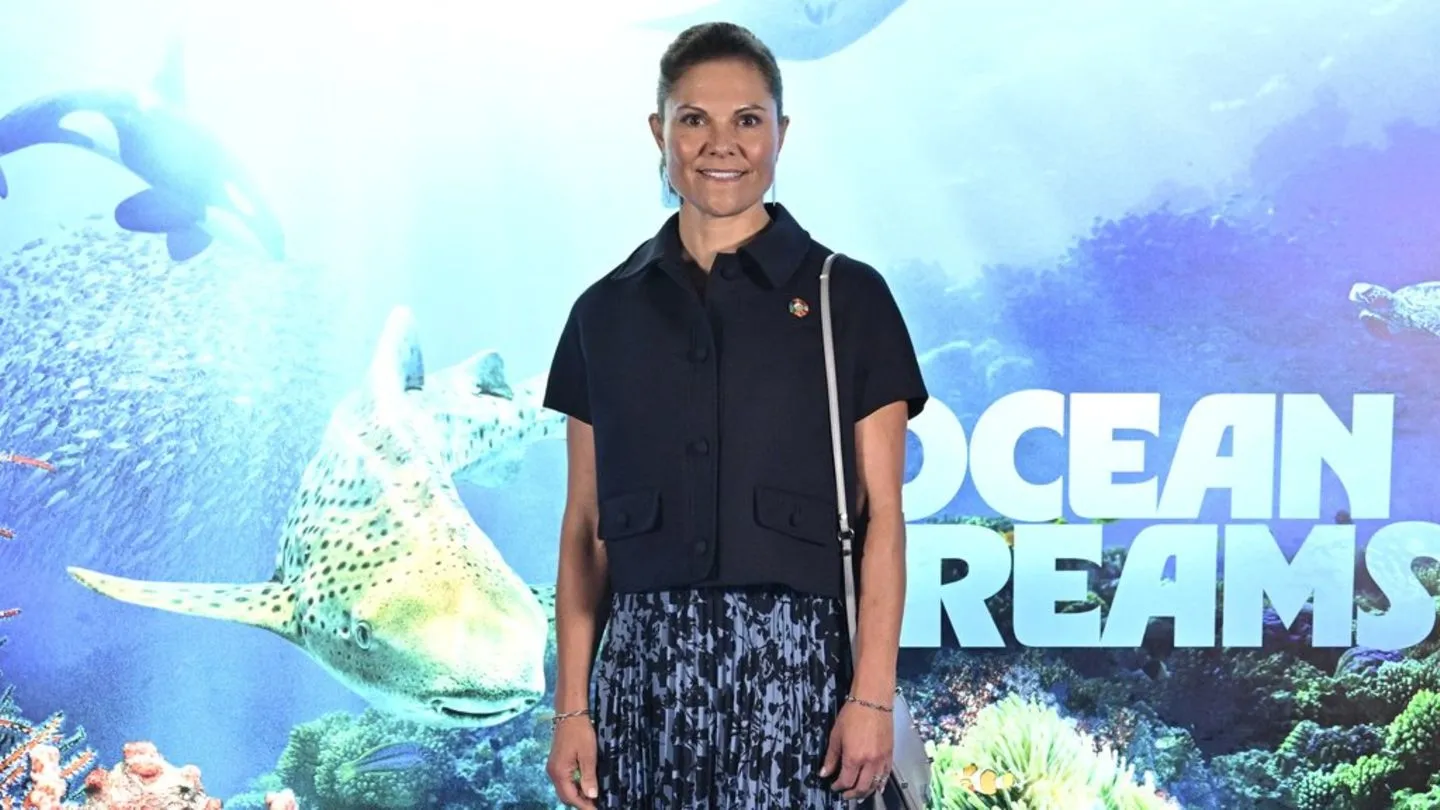 Kronprinzessin Victoria reist allein — Prinz Daniel wegen Krankheit abwesend