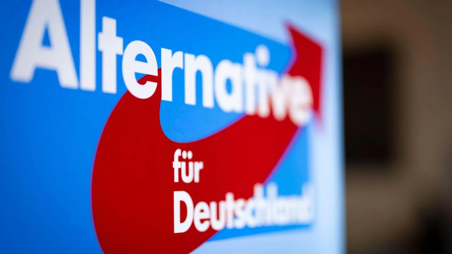 Skandal in der AfD: Betrunkene Mitarbeiter prügeln sich in Berlin – in Köln planen zwei eine Mensur