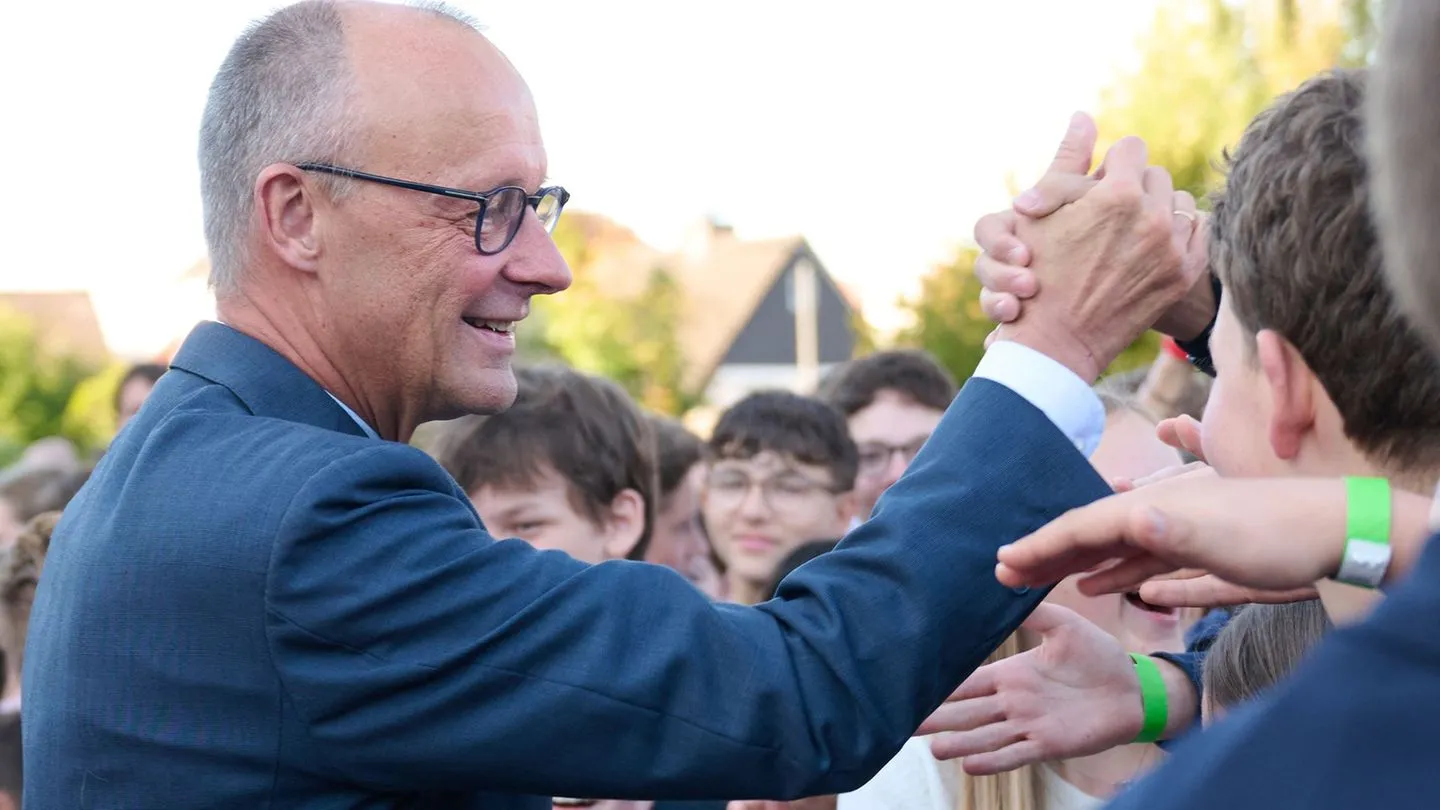 Kanzler besucht seine alte Schule: Merz empfiehlt den Schülern ein besseres Abi als sein eigenes