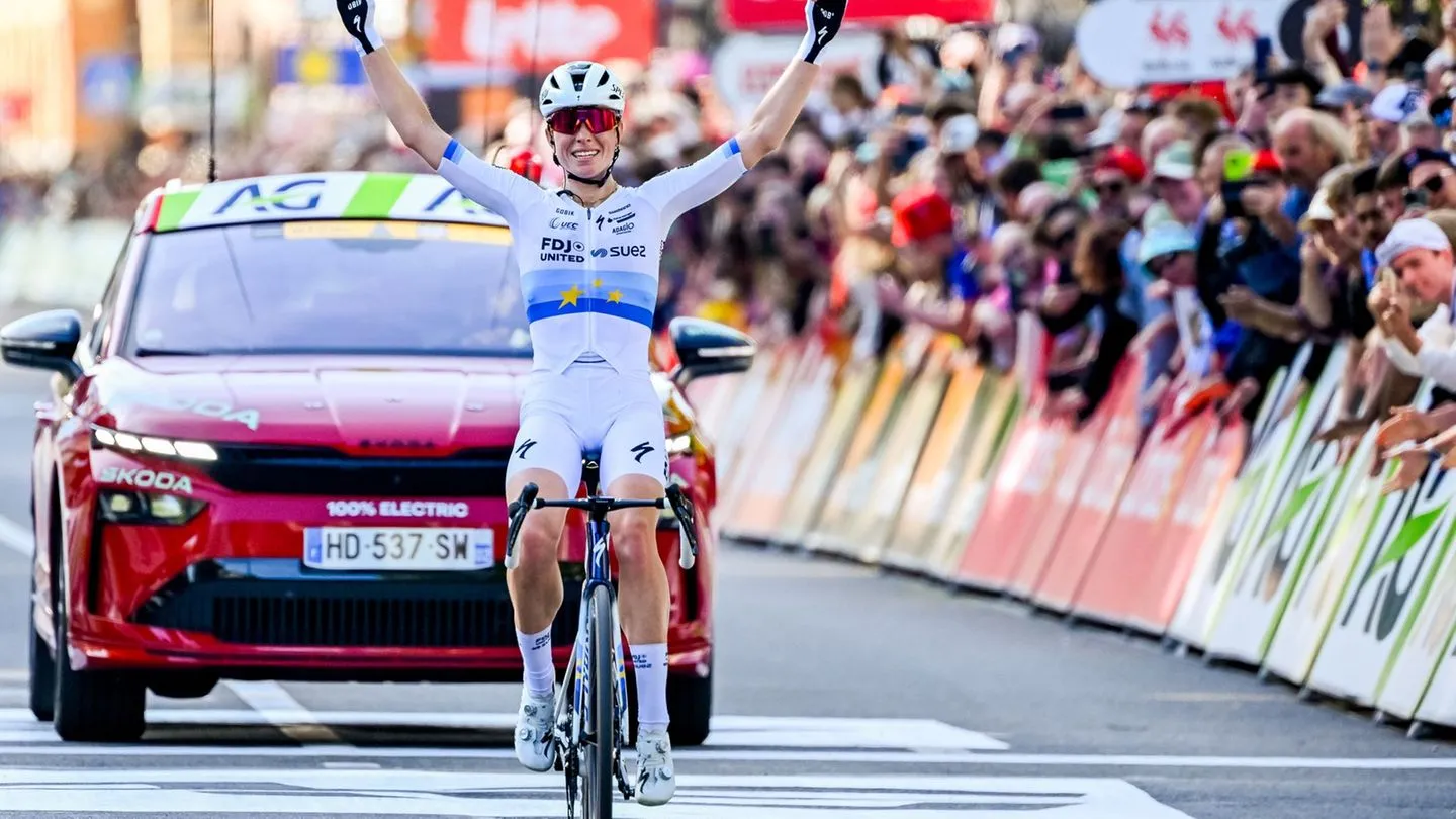 Tour de France der Frauen: Sekundenkrimi vor dem Finale — Vollering im Gelben Trikot