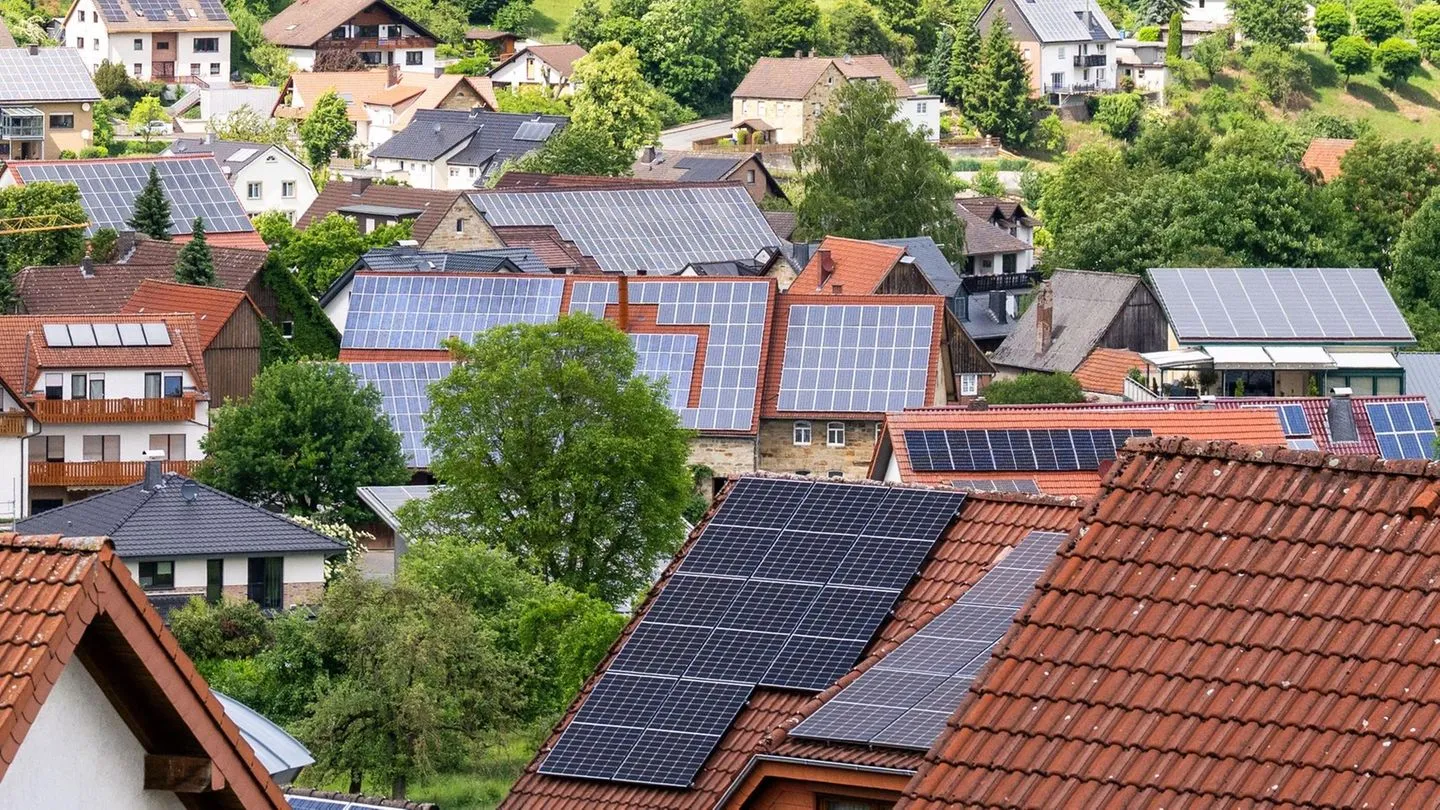 Solar-Ausbau: Deutschland erreicht 2026-Ziel – doch Kritik an Katherina Reiche und Forderungen nach engerer Kooperation mit Russland