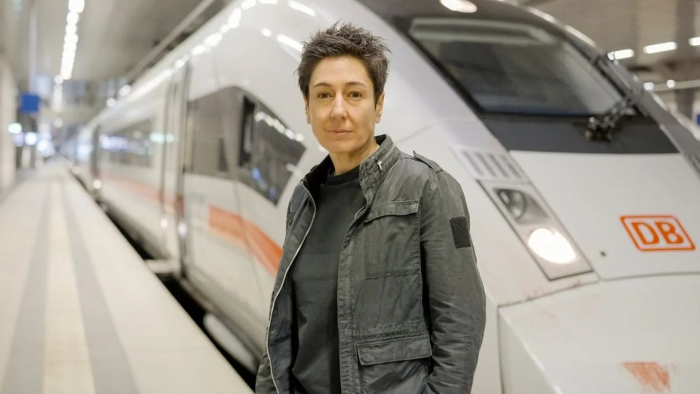 „Unsere Bahn: geliebt, verflucht – gefährlich?“: ZDF-Doku mit Dunja Hayali – Deutsche Bahn verlangt Nachbesserung oder Löschung