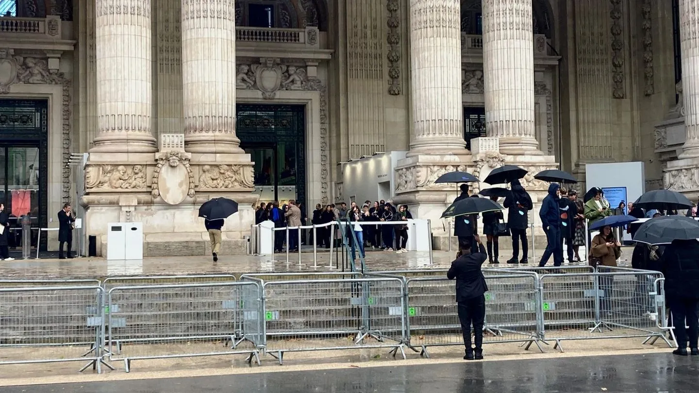 Mehr Sicherheitsvorkehrungen: Kunst hinter Barrieren — Art Basel Paris startet unter alarmierenden Vorzeichen
