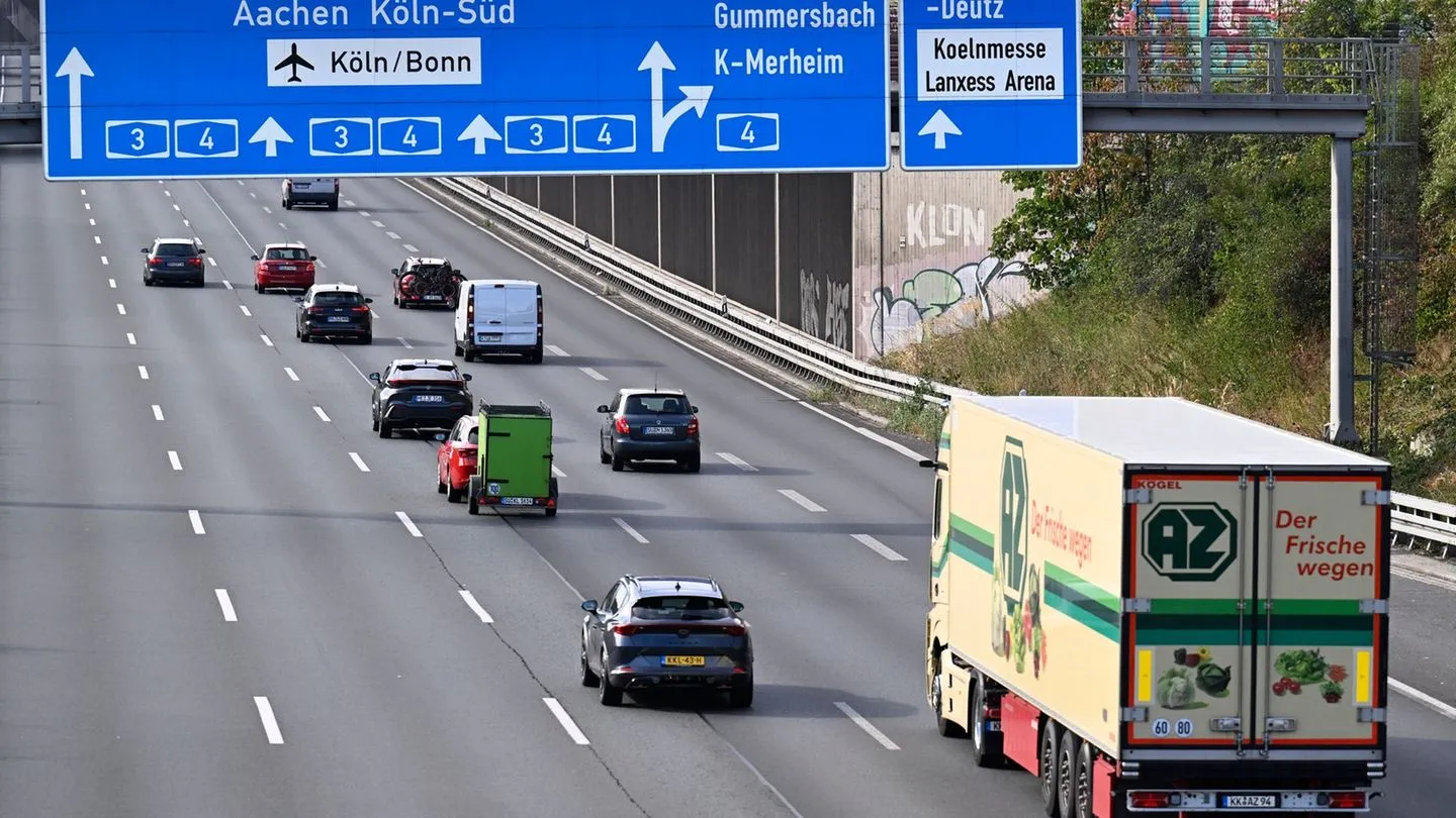 Fahrverbot ausgesetzt wegen Niedrigwasser — erste Lkw rollen bereits am Sonntag