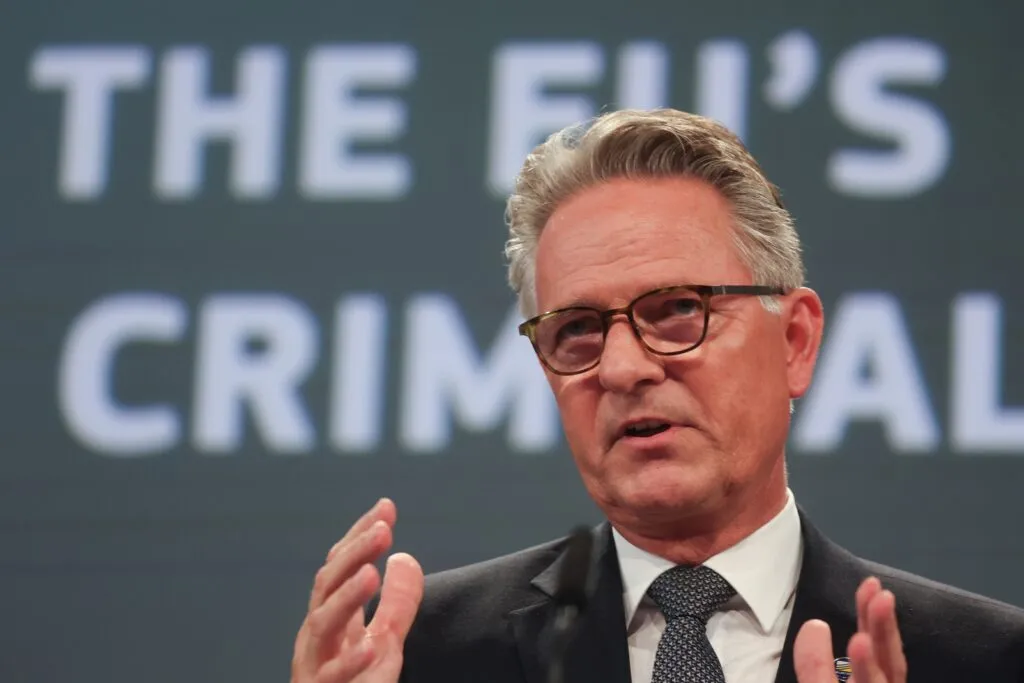 Neue Waffen, neue Risiken: Europas Plan, die Polizei mit KI auszustatten, weckt Datenschutzbedenken