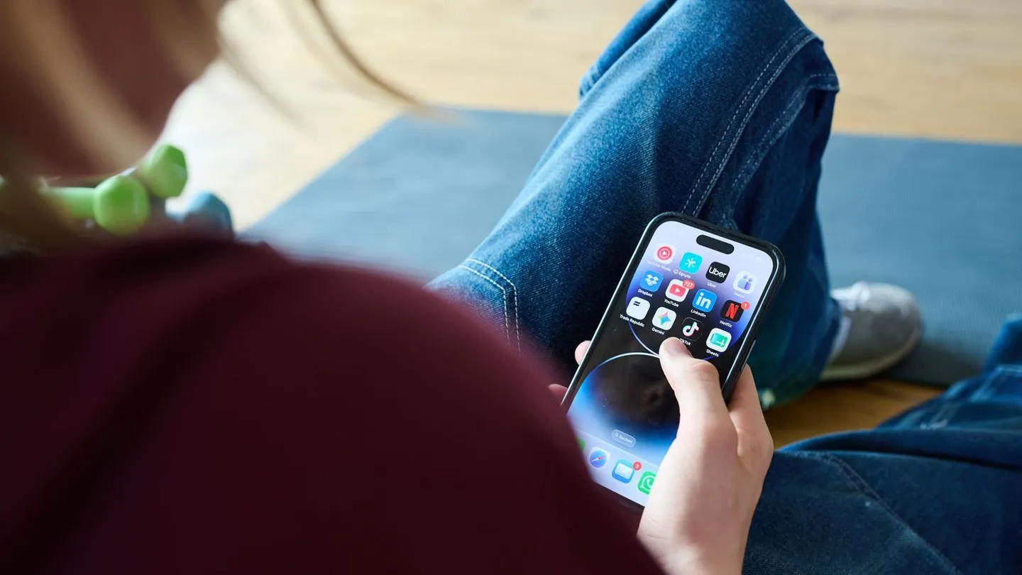 Faszination und Last: Hälfte der Teenager befürwortet Altersgrenzen für Social Media