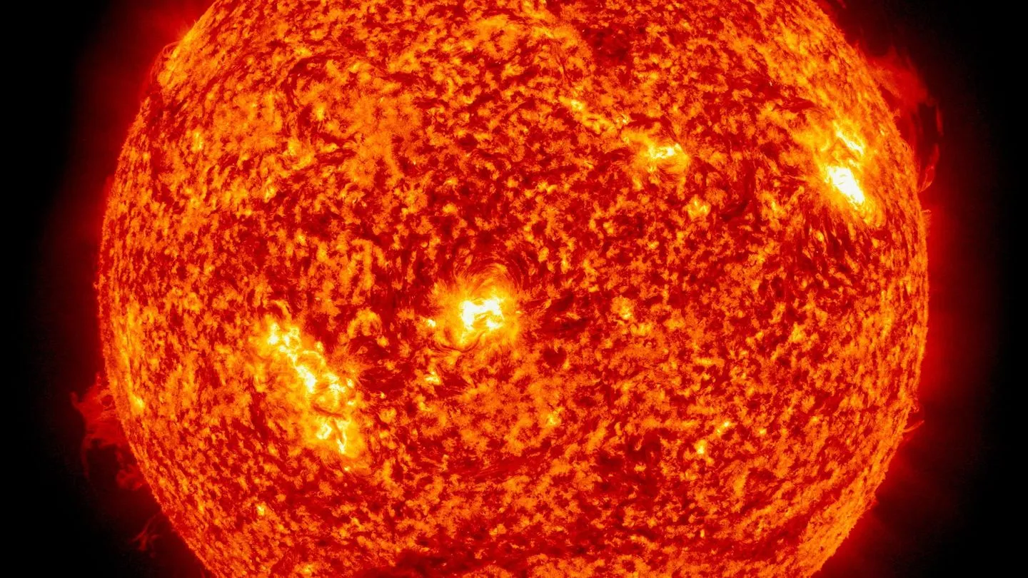 "Totale Sonnenfinsternis – Europa im Mondschatten": "Goldenes Zeitalter": Forschung unter der Sonne — und wie Politik das Bild trübt