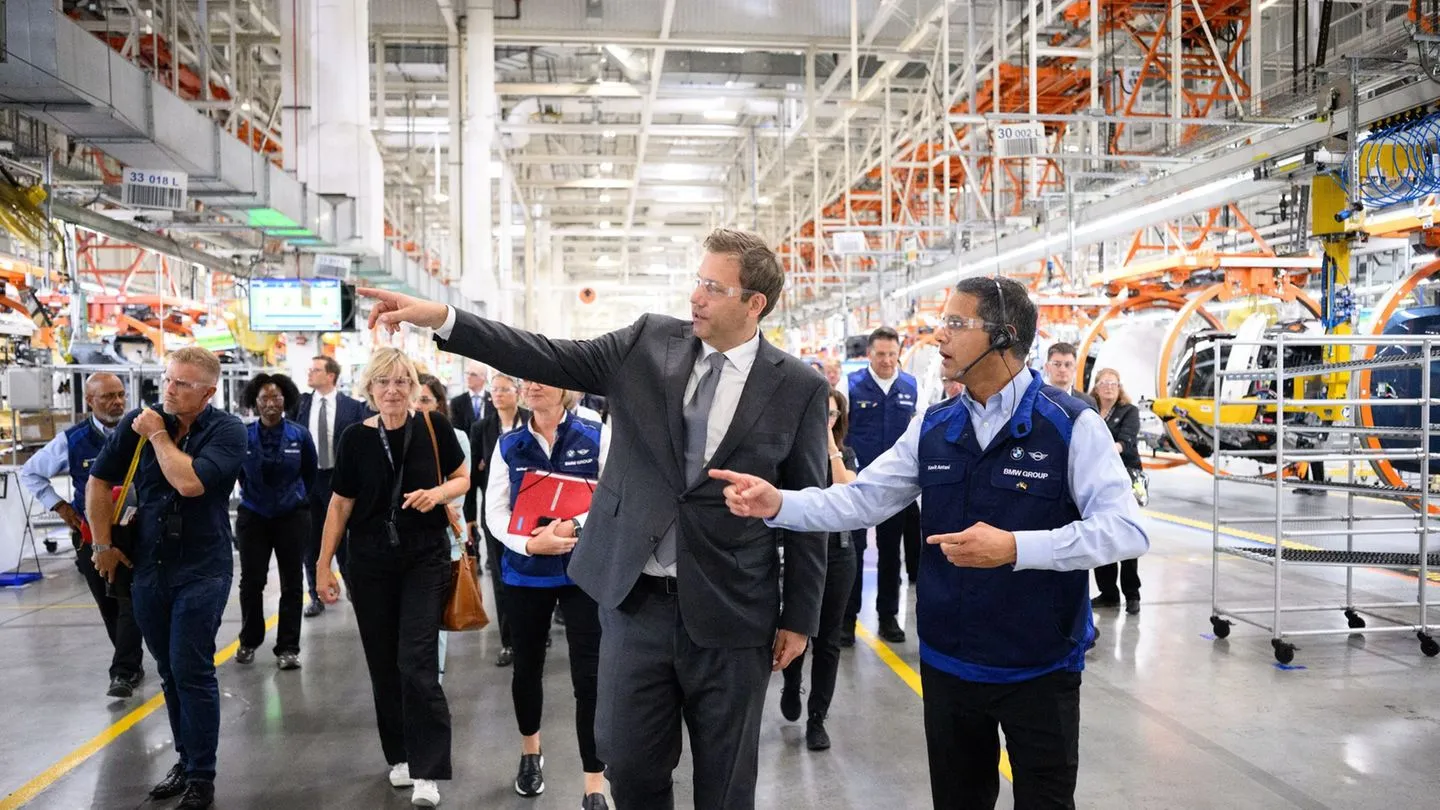US trip: Klingbeil hints at tougher stance toward China