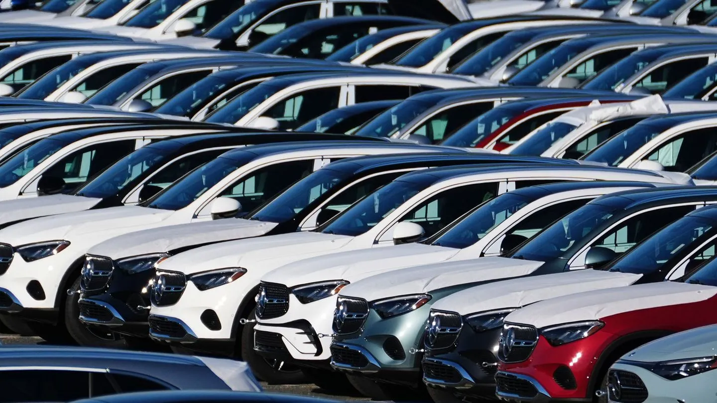 Autoindustrie unter Druck: China und Kostenbremsen zwingen Mercedes-Benz zur Prognosekürzung