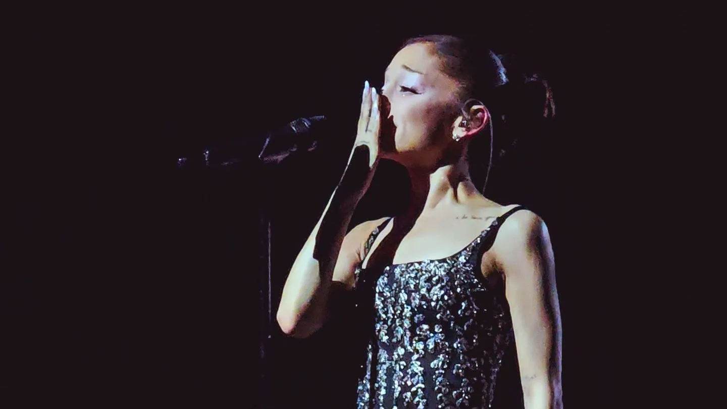 Vorübergehend letzter Auftritt: Ariana Grande verlässt die Bühne unter Tränen