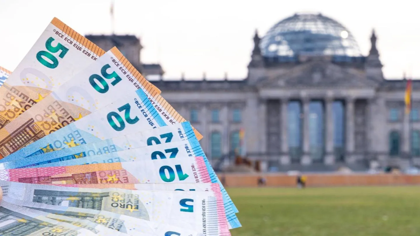 Gehalt, Zuschüsse und Co.: Was Bundestagsabgeordnete wirklich verdienen — und warum das vielen Bürgern zu hoch erscheint