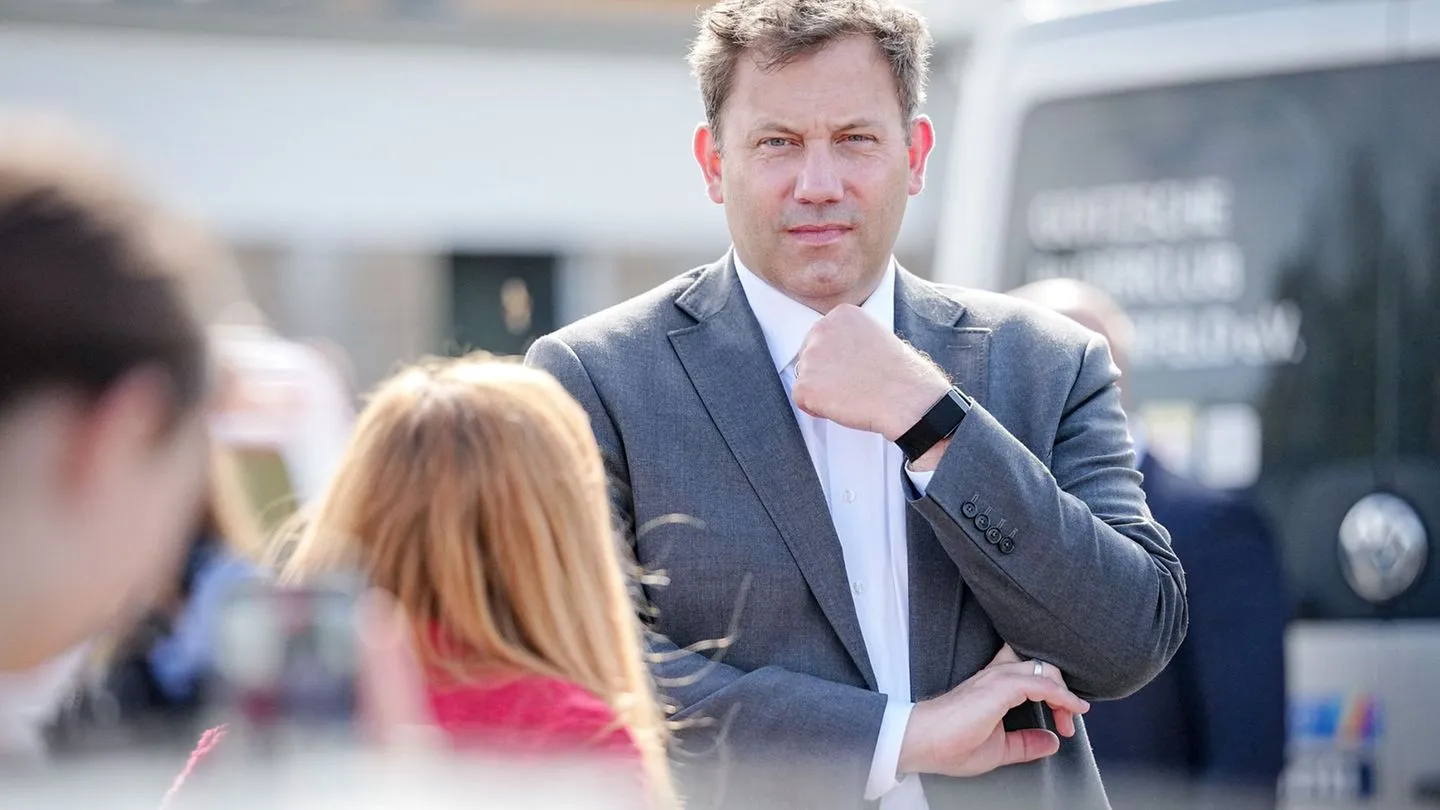 Wahlkampf und Parteigrummeln: Doppelte Durchhalteparolen mit Klingbeil in Sachsen‑Anhalt