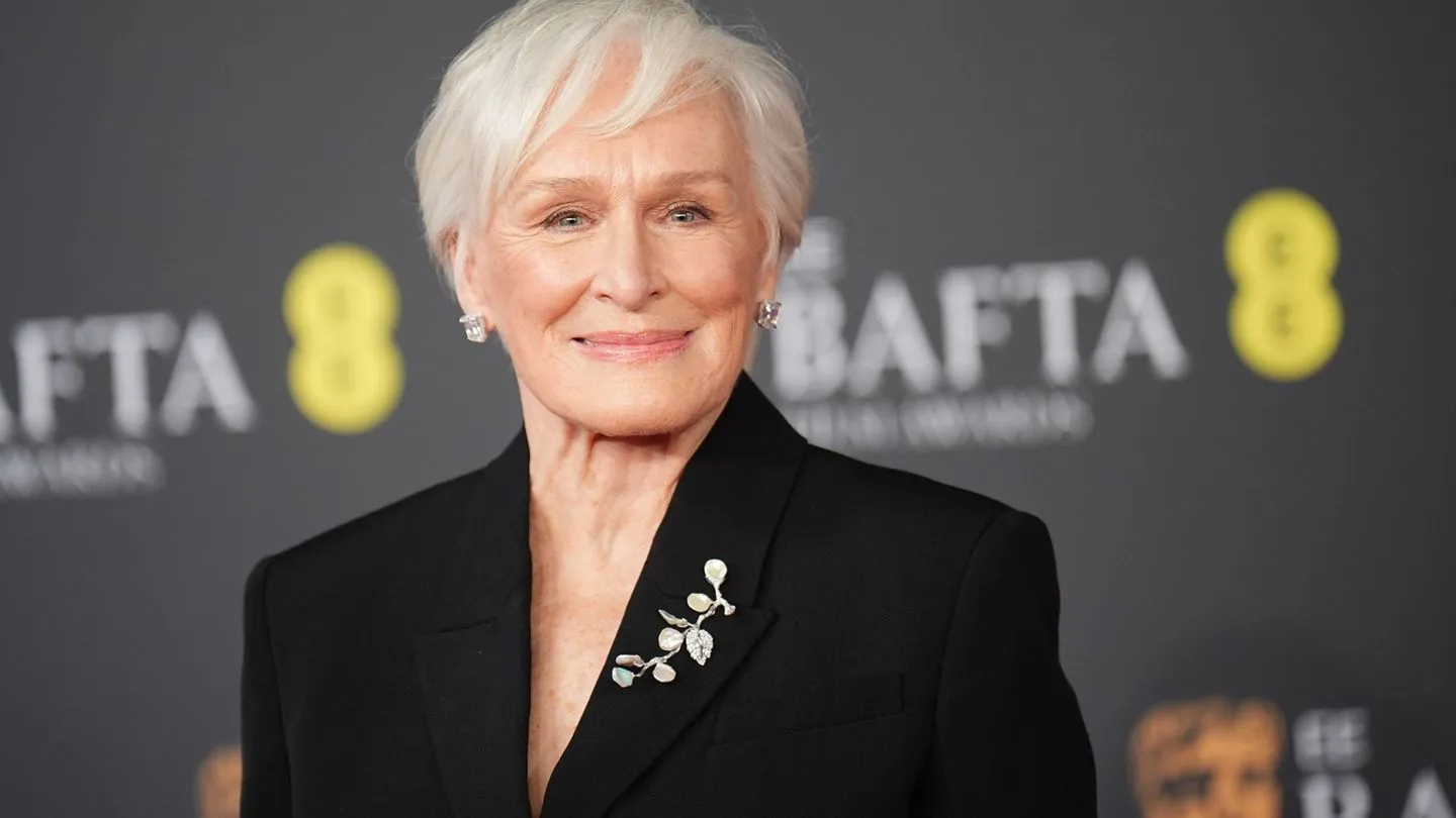 Hollywood-Star beruhigt Fans: Glenn Close am Gehstock – „Keine Sorge, mir geht’s großartig“