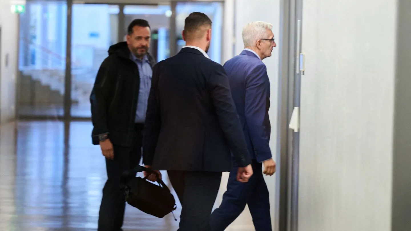 Spionagevorwurf gegen Ex-BND-Chef: Untersuchung läuft — Parlament will Ursachen klären