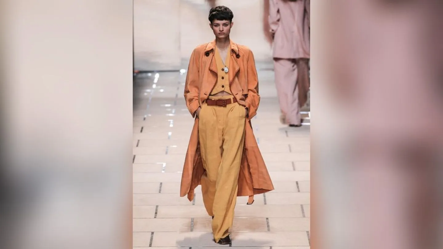 Suede-Hosen: So trägt man den neuen Herbsttrend mit Stil