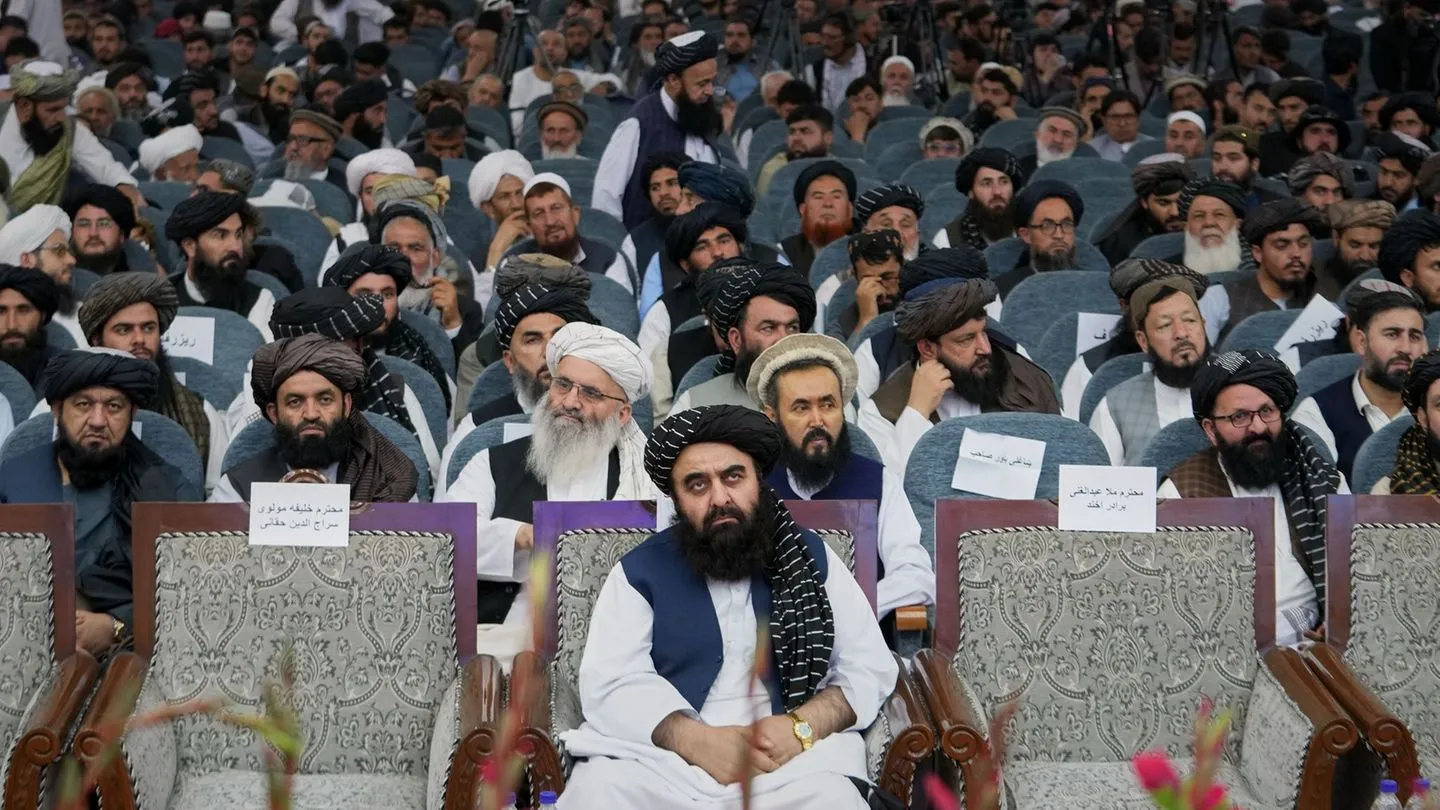Menschenrechte: Wie Kabul fünf Jahre nach der Machtübernahme der Taliban gefeiert wird — Ordnung statt Chaos