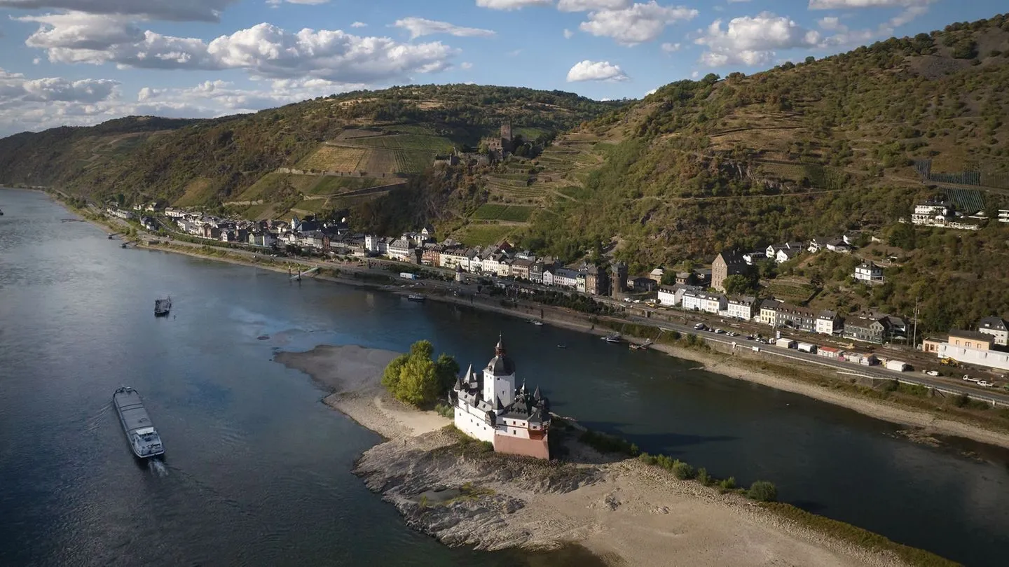 Trockenheit schafft Auftragsboom – Industrie schöpft Hoffnung, niedriger Rheinpegel bleibt Gefahr