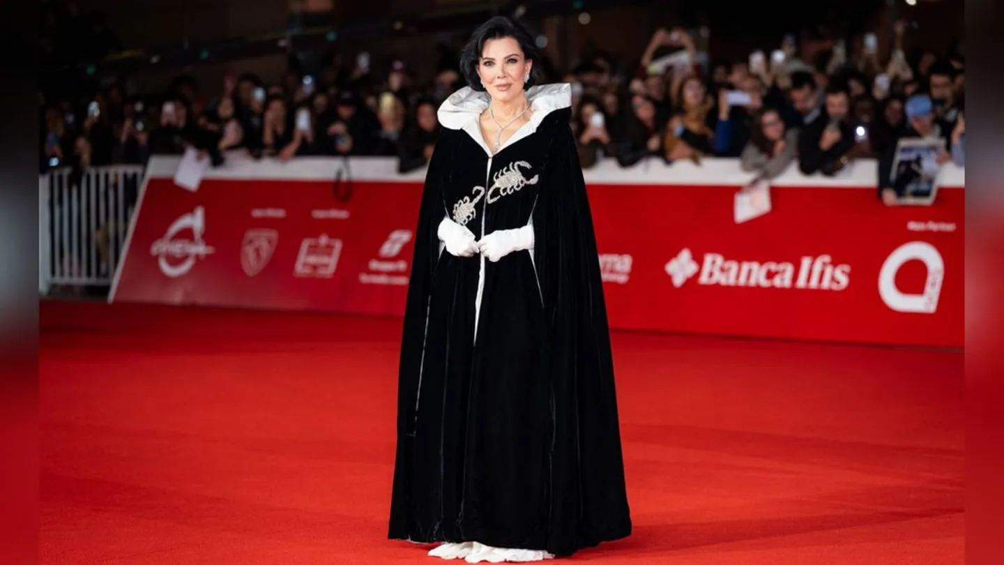 Kris Jenner trägt Elizabeth Taylors Cape bei Filmfestival in Rom