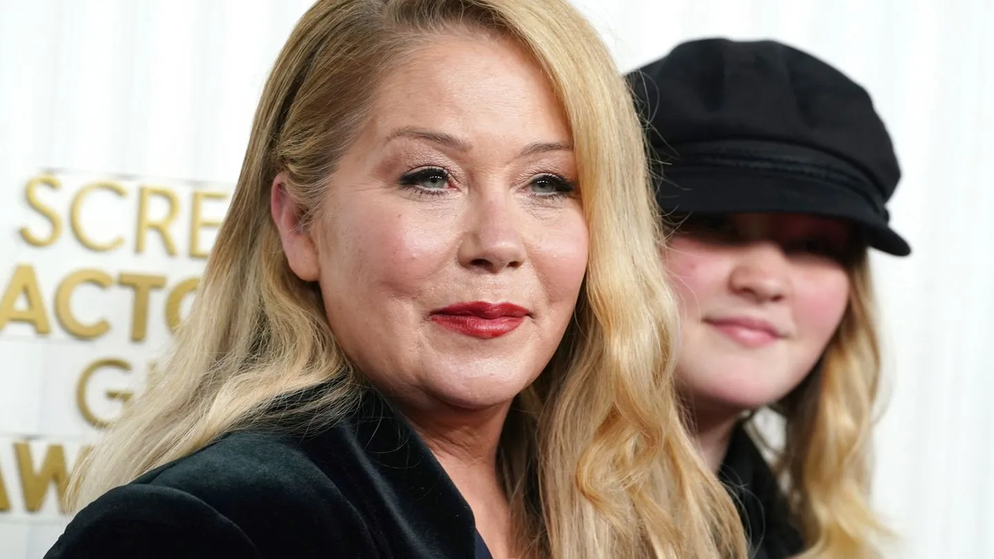 Christina Applegate enthüllt ein Leben voller Gewalt – Hollywood-Glanz hinter verschlossener Tür