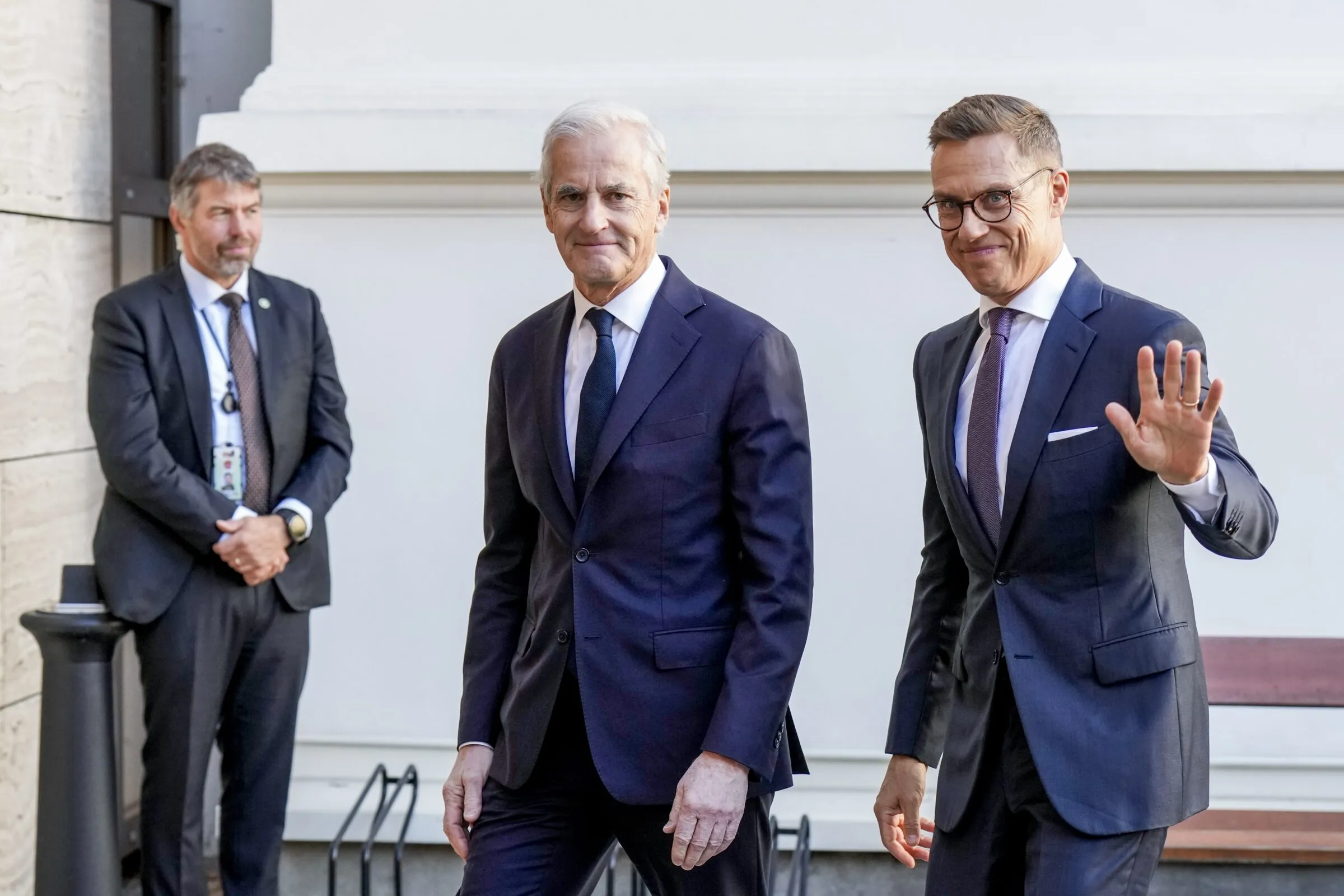 Finnlands Präsident Stubb schließt sich EU-Führern an, die versuchen, Putin zu besänftigen — ein 90-minütiges Kreml-Telefonat sorgt für Verstimmung mit Dänemark