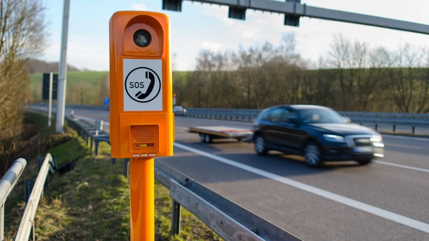 Sicherheit im Verkehr: Autobahn-Notrufsäulen stehen auf dem Prüfstand