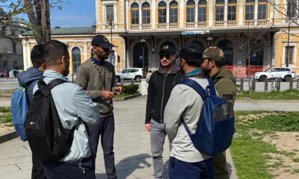 Vlora: Ankommende Menschen in Bari