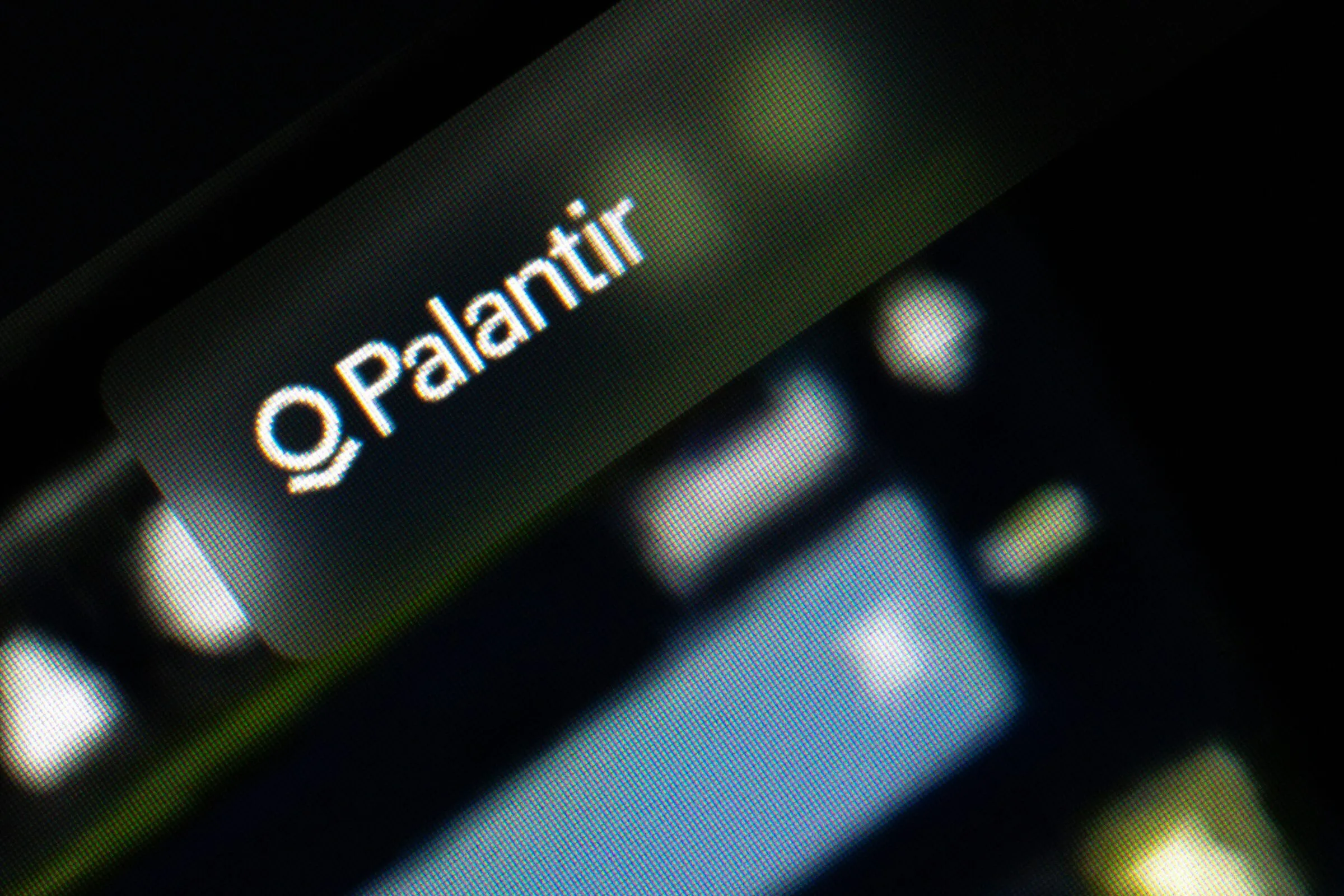 Öffentliche Aufträge belohnen Steuertricks — Europa versenkt Geld in Palantir statt in seine eigene Souveränität