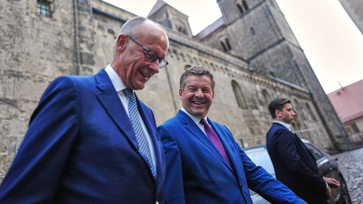 Wahl in Sachsen-Anhalt: Merz reist hin und warnt vor AfD — doch die Stimmung bleibt deutlich pro-afd