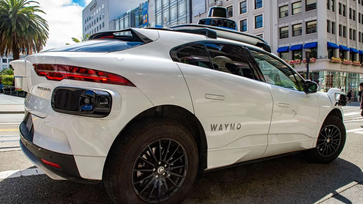 Robotaxis: Fahrerlose Taxis in München — Waymo kündigt Start für 2027 an