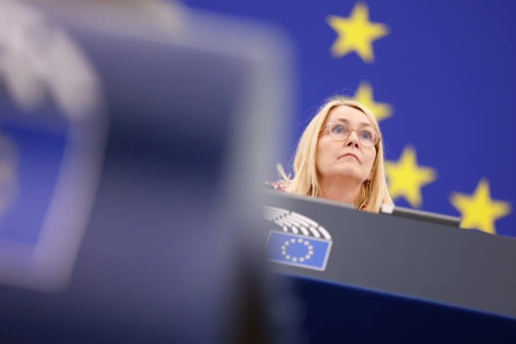 Dänische S&D‑Abgeordnete Christel Schaldemose will, dass Brüssel prüft, ob gemeinsame Regeln helfen würden.