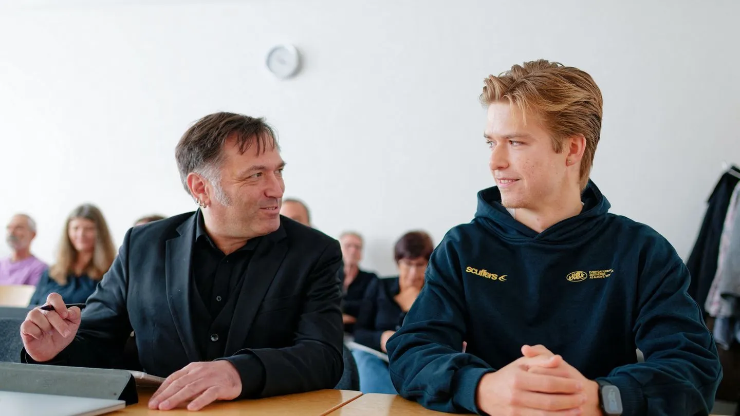 Kritik am „Leerplan“: Abitur trotz massiver Fehlstunden – Ehemaliger Schüler zieht vor Gericht