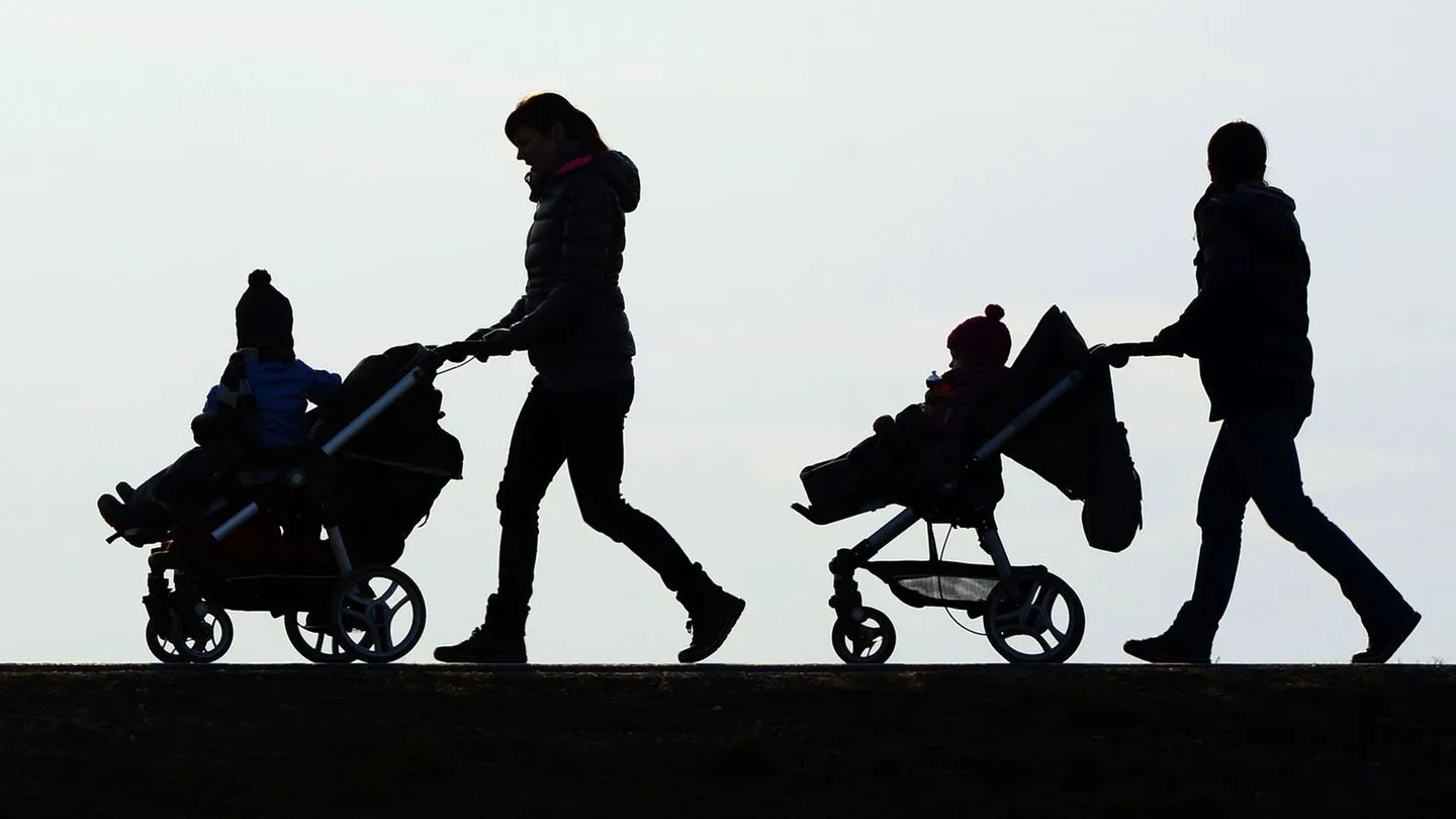 Kinderarmut wächst: Immer mehr Eltern in Finanzsorgen — Regierung gefordert